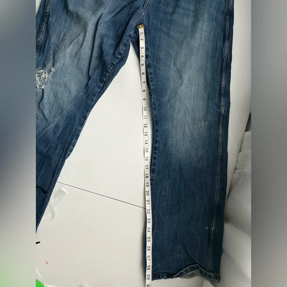 Wrangler Men's Distressed‎ Blue Jeans